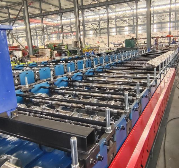 Standing seam roll forming machine