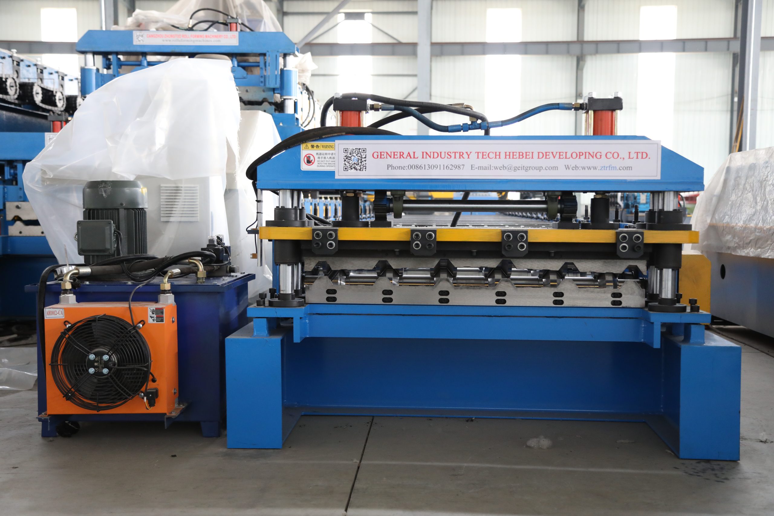 Trapezoidal roof sheet roll forming machine